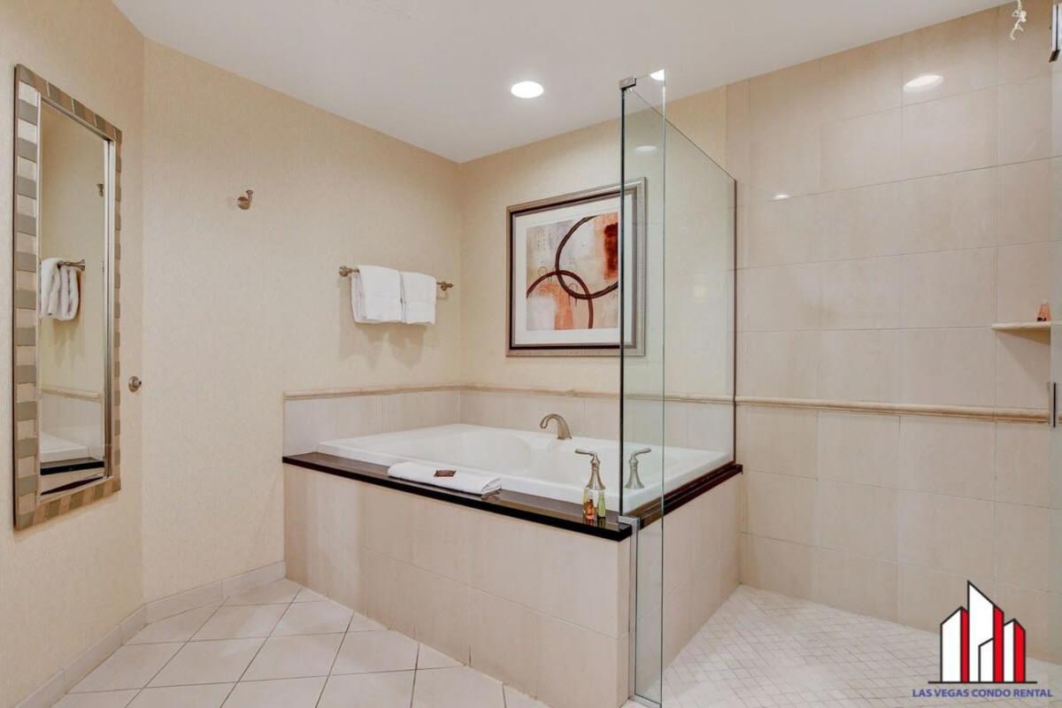 Mgm Signature-15-709 Strip View Jacuzzi Studio Las Vegas Luaran gambar